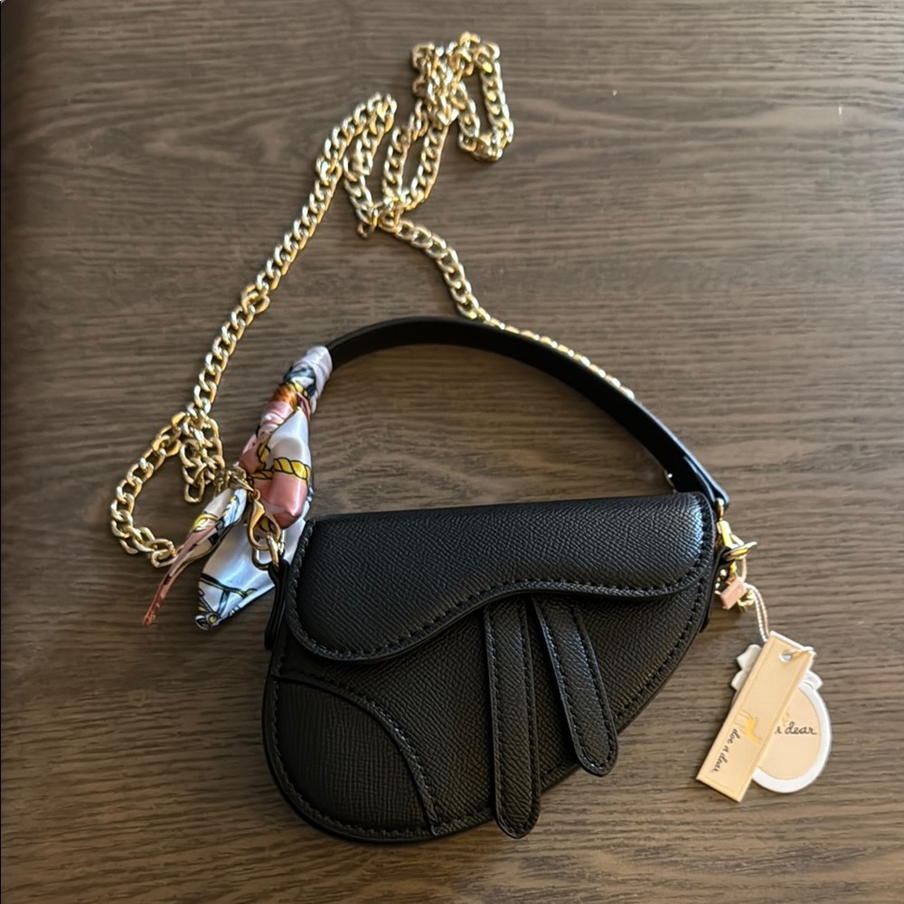 Black saddle purse
